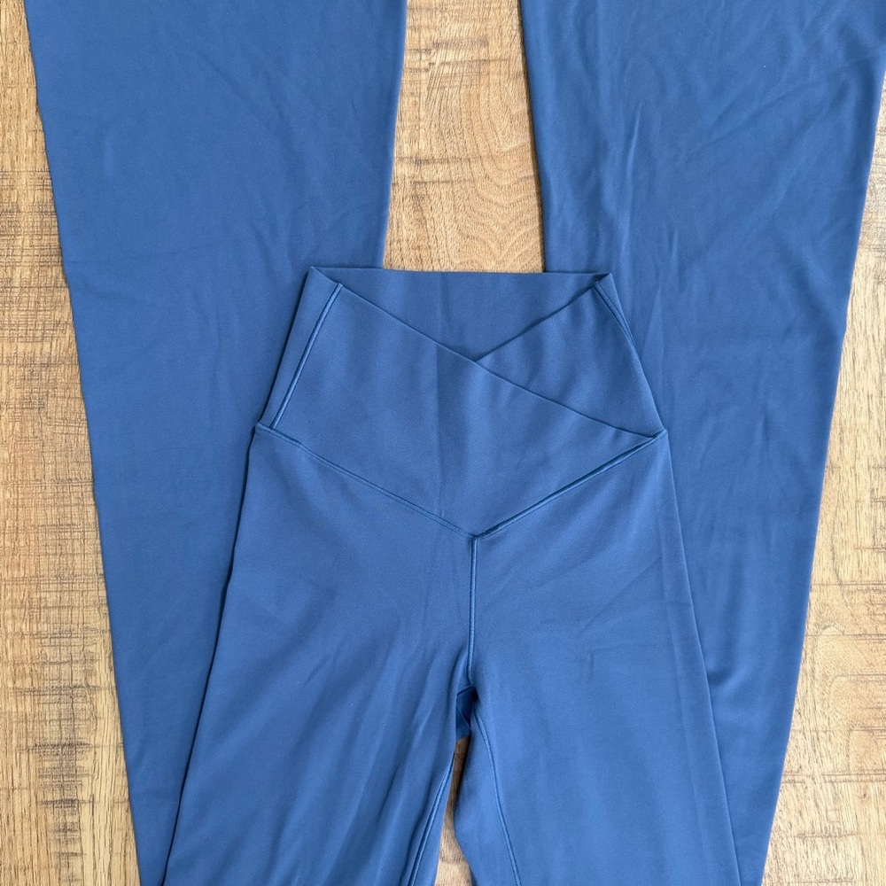 NWOT OFFLINE BY aerie Blue High-Waist Leggings with V-Crossover Waistband XS